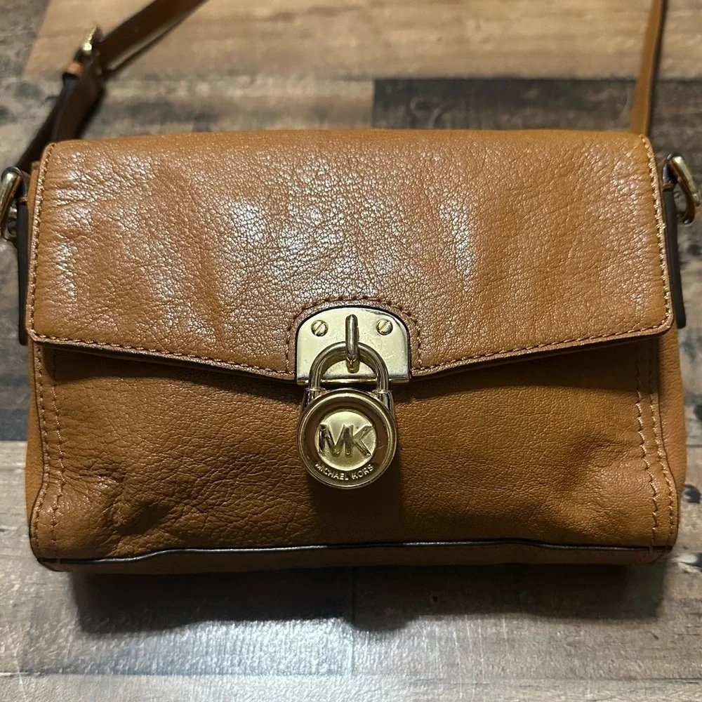 Michael Kors Padlock Crossbody - Picture 3 of 11